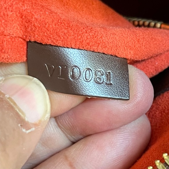 Authentic DE Louis Vuitton Triana Tote - Picture 4 of 15